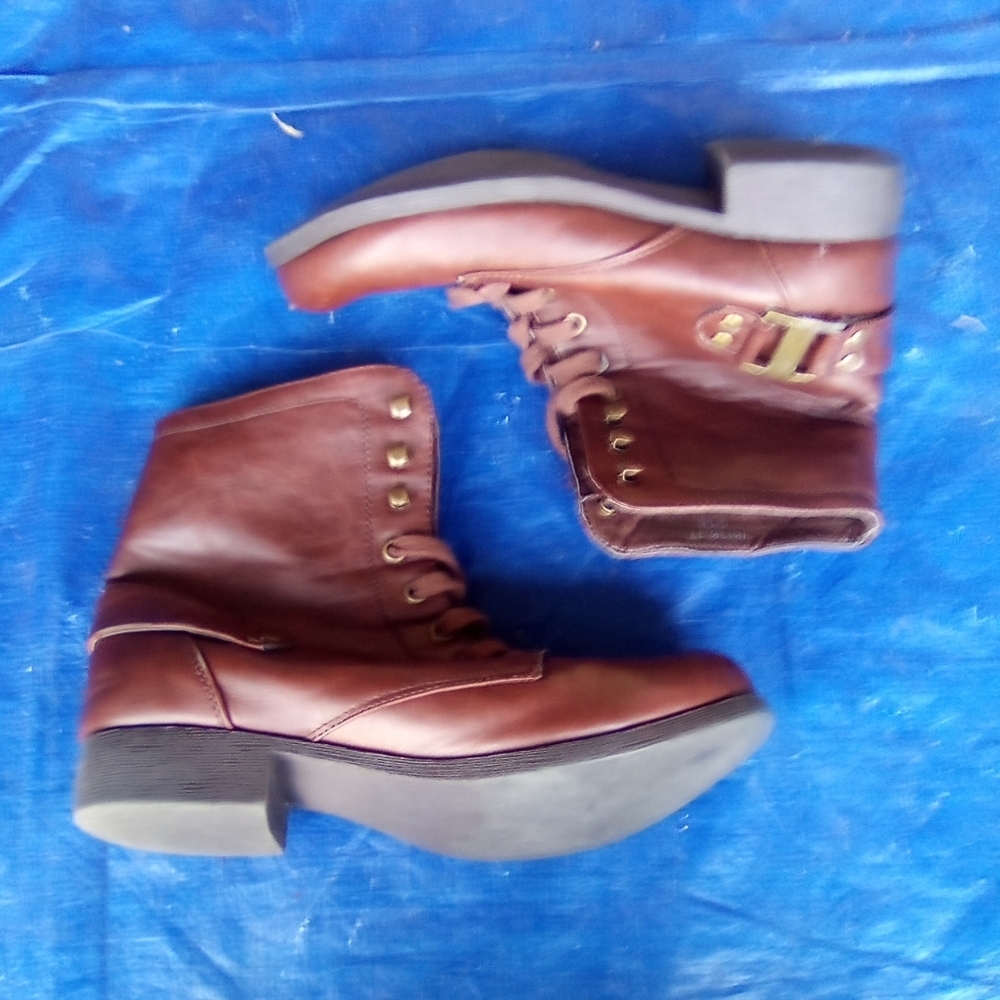Atmosphere Short Brown Boots